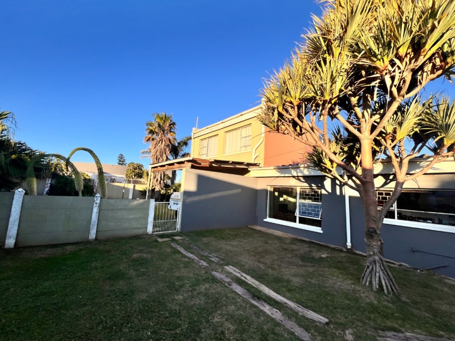 4 Bedroom Property for Sale in C Place Eastern Cape